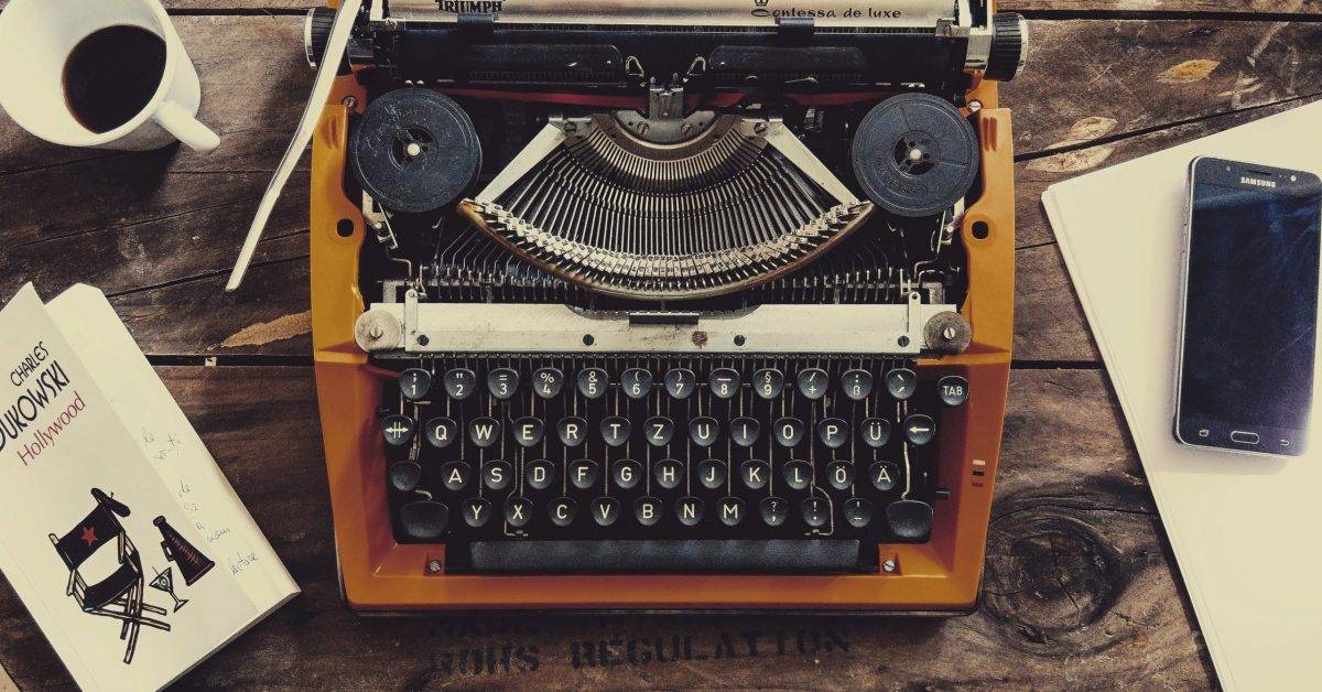 brown and black typewriter